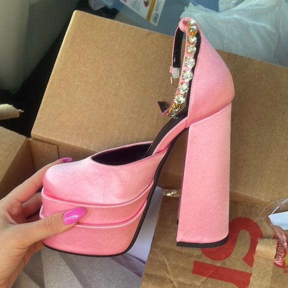 Pink platform heels - Picture 1 of 4
